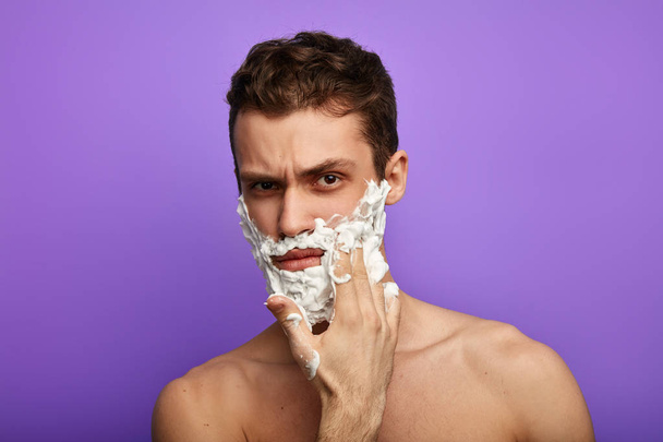 unhappy frustrated angry man doesnt want to shave his thick beard - Fotoğraf, Görsel