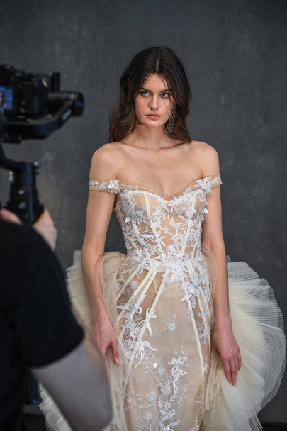 NEW YORK, NY - APRIL 14: A model posing during Galia Lahav Spring 2020 bridal fashion presentation at New York Fashion Week: Bridal on April 14, 2019 in NYC. - Valokuva, kuva