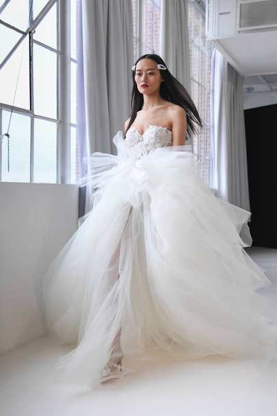 NEW YORK, NY - APRIL 14: A model posing during Galia Lahav Spring 2020 bridal fashion presentation at New York Fashion Week: Bridal on April 14, 2019 in NYC. - Valokuva, kuva