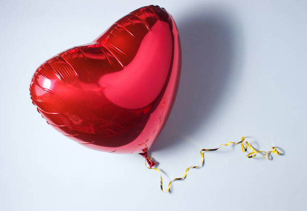 Red balloon heart on gray background. Valentine's Da - Photo, Image