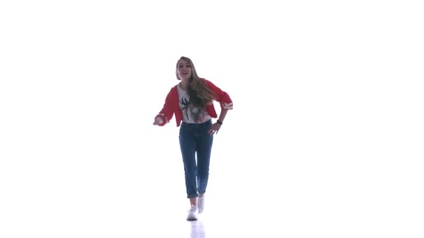 Joven hermosa chica bailando hip-hop, baile callejero sobre fondo blanco, aislado
 - Imágenes, Vídeo