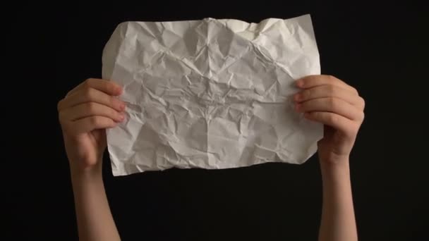 Hands holding crumpled paper - Footage, Video