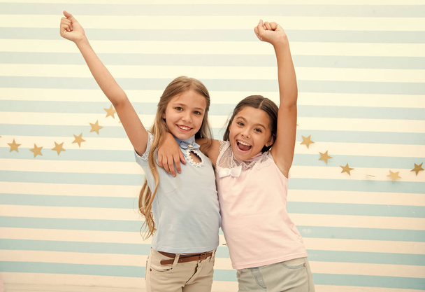 happy childhood. happy childhood of little girls with raised hands. little girls smiling. - Foto, Bild