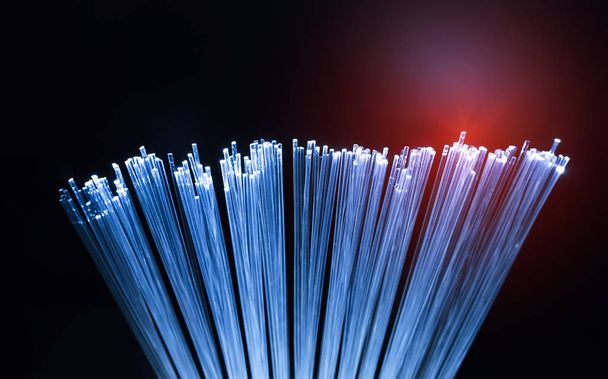 Cabo de fibra óptica com luzes fundo abstrato
 - Foto, Imagem