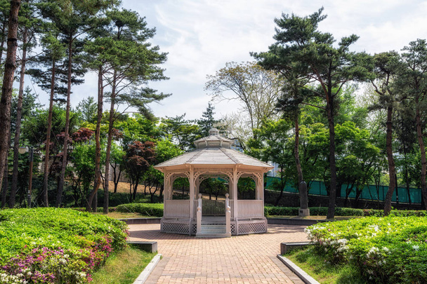 jeongdong puisto valkoinen huvimaja
 - Valokuva, kuva