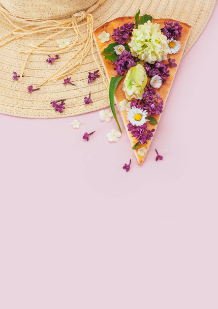 piece pizza hat summer slice pink background flower tulip green purple yellow lilac bouquet bunch daisy chamomile - Valokuva, kuva