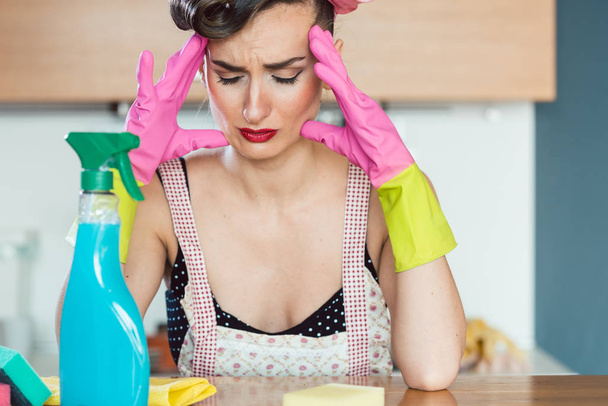 Stressed housewife having headache and migraine - Foto, Imagen