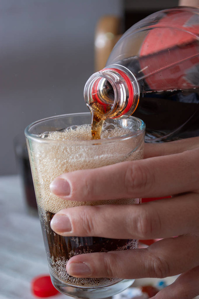 Pouring coke in the glass - Фото, зображення