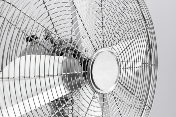 Detail des elektrischen Ventilators aus Metall - Foto, Bild