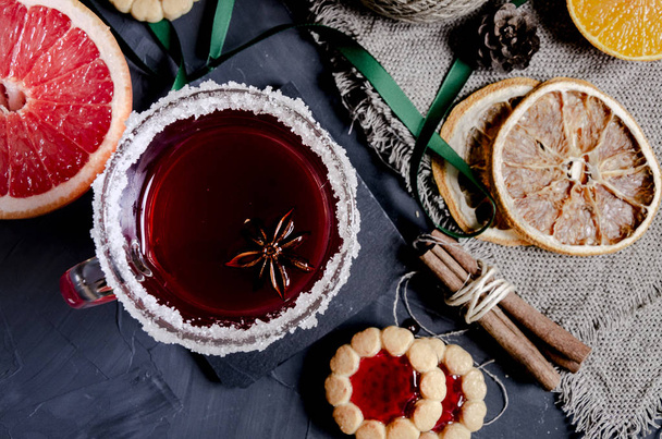 Christmas hot mulled wine with aromatic spices. - Фото, изображение