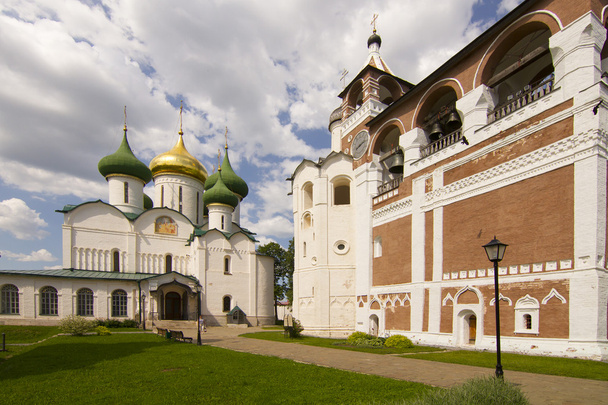 Bell tower with a clock tower and the Spaso-Preobrazhensky Cathedral in Suzdal - Zdjęcie, obraz