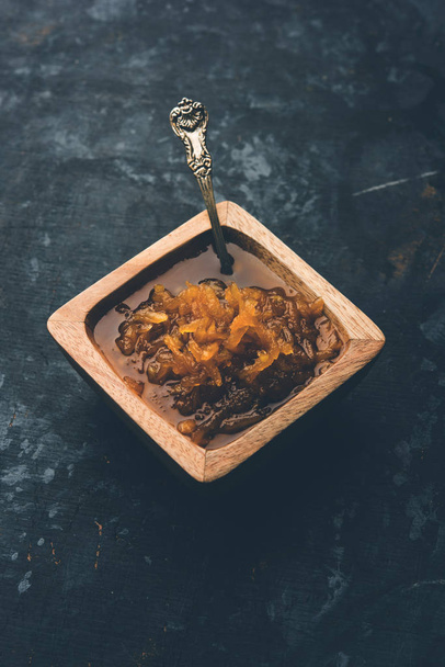 Манго Чунда или Сахар Амба традиционный индийский летний рецепт, сделанный с использованием ахча аам сохраняется в сахарном сиропе в течение нескольких дней. селективный фокус
 - Фото, изображение