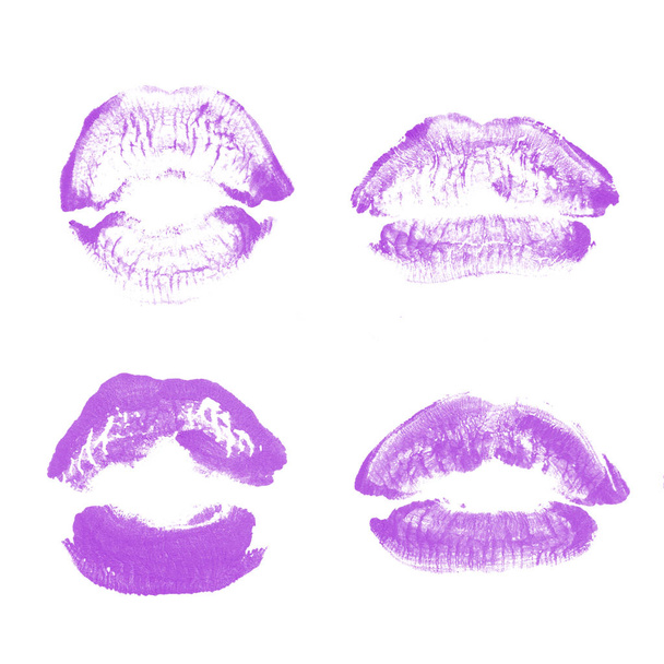 Vrouwelijke lippen lipstick kiss print set voor Valentijn dag geïsoleerd op wit. Paarse kleur - Foto, afbeelding