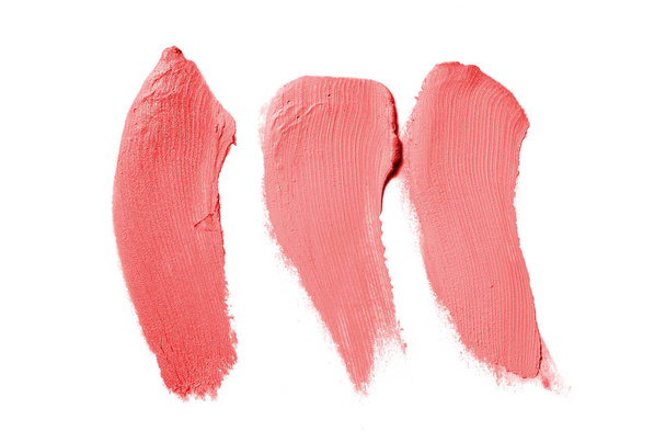 Abstrich und Textur von Lippenstift oder Acrylfarbe isoliert auf weißem Hintergrund. rote Farbe - Foto, Bild