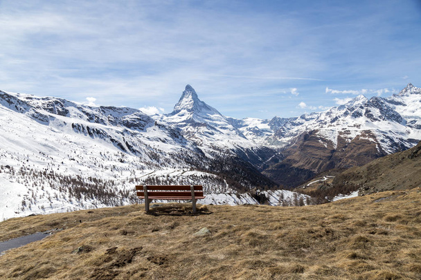 Bank mit Matterhornblick - Foto, Bild
