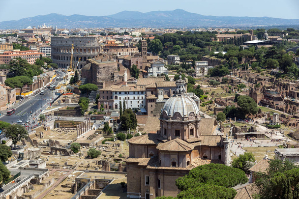 ROME, ITALY - JUNE 23, 2017:  Amazing panorama of City of Rome from the roof of  Altar of the Fatherland, Italy - Foto, Bild
