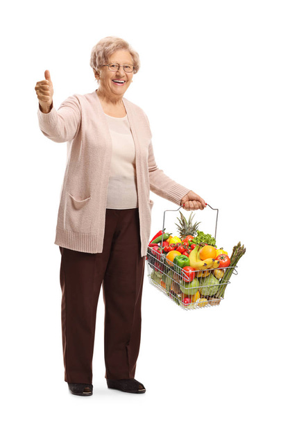 Elderly woman with fruits and vegetables in a shopping basket sh - Foto, immagini