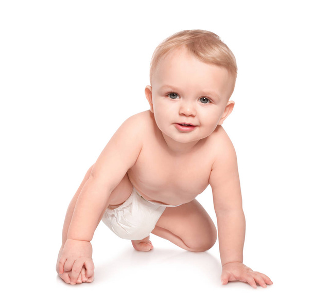 Aranyos kis bébi csúszó fehér háttér - Fotó, kép