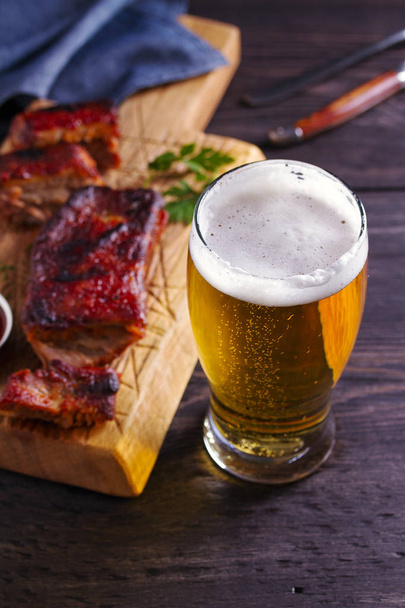 Beer and pork spare ribs. Beer and meat. Glass of ale - Фото, зображення