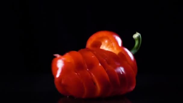 Falling red paprika cuts, slow motion - Metraje, vídeo