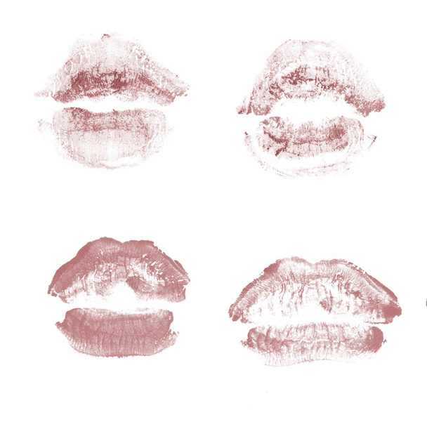 Lábios femininos batom beijo imprimir definido para dia dos namorados isolado no branco. Cor vermelha escura
 - Foto, Imagem