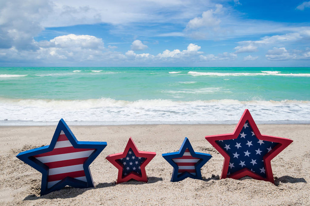 Fondo patriótico de EE.UU. en la playa de arena
 - Foto, Imagen