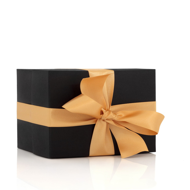 Caja de regalo negra con lazo de oro
 - Foto, imagen