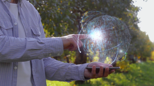 Muž zobrazuje hologram s textem faktory úspěchu - Záběry, video