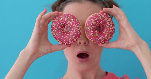 Woman with donuts surprised - Footage, Video