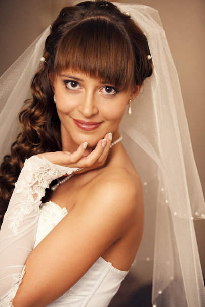 Güzel gelinin portresi. Gelinlik. Düğün süslemesi - Fotoğraf, Görsel