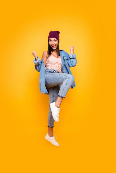 Full length body size view photo cute pretty attractive youth millennial rejoice satisfied lottery aim celebration luck lucky cap scream shout yeah raise fists isolated yellow background denim costume - Foto, immagini