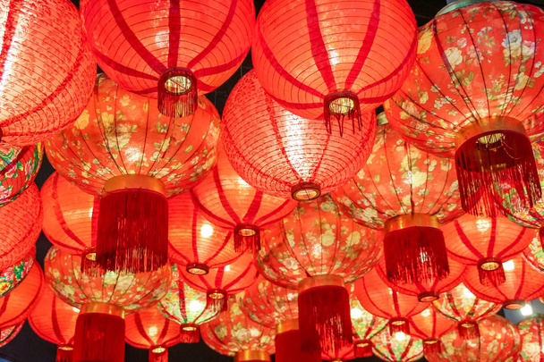 close up Lâmpada de lanterna tradicional chinesa bonita na cor vermelha
 - Foto, Imagem