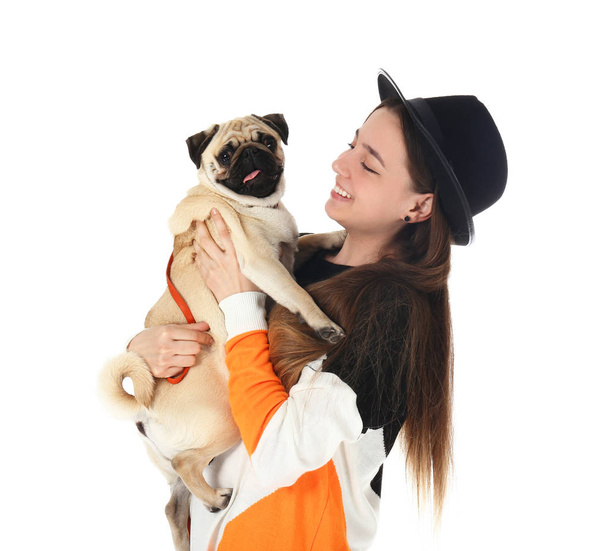 Mladá dívka s roztomilým psem na bílém pozadí - Fotografie, Obrázek