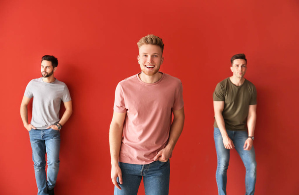 Fashionable young men on color background - Foto, Imagem
