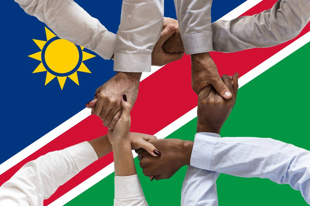 Vlag van Namibië, integratie van een multiculturele groep jonge mensen - Foto, afbeelding