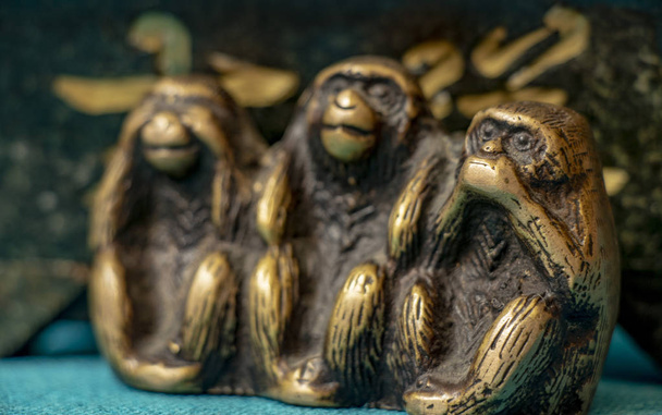 De drie verstandig aap, drie mystic apen (zie geen kwaad, hoor geen kwaad, spreek geen kwaad)  - Foto, afbeelding