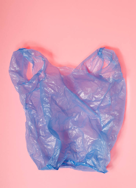 Blue plastic bag on pink background. brilliant - Zdjęcie, obraz