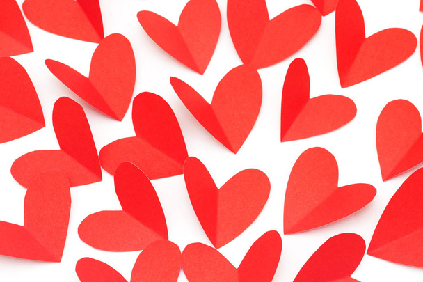 Concepto de San Valentín, papel rojo en forma de corazón como fondo
 - Foto, imagen
