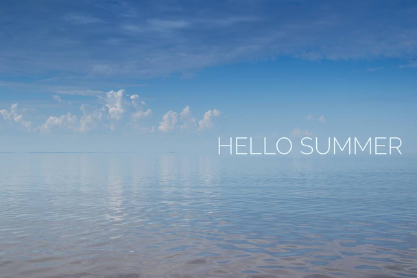 Hallo zomer banner. Tekst op de foto. Tekst Hello Summer. Nieuwe maand. Nieuwe seizoen. Welkomstkaart - Foto, afbeelding