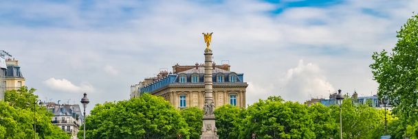 Párizs, hely du Chatelet, a Szökőkút szobor du Palmier - Fotó, kép