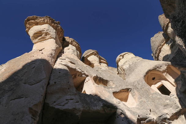 Σχηματισμοί βράχων στην κοιλάδα των μοναχών, Καππαδοκία, Νεβίρ, T - Φωτογραφία, εικόνα