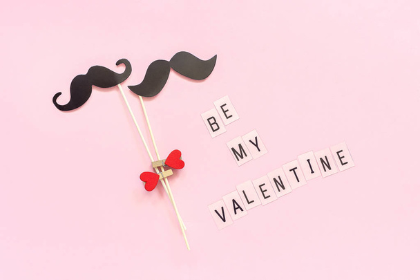 Couple paper mustache props on stick fastened clothespin heart and text Be my Valentine on pink background Concept Homosexuality gay love. Valentine's Day, Valentine card Creative Top view - Фото, изображение
