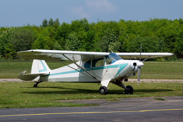Старовинний невеликий літак
 - Фото, зображення
