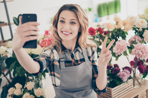 Close up photo beautiful she her lady blogger hands arms telephone make take selfies show v-sign various option retail seller offering buy buyer big choice choose owner small flower shop room indoors - Φωτογραφία, εικόνα