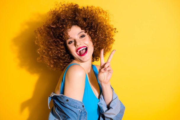 Close-up portrait of her she nice lovely sweet feminine girlish winsome charming attractive cheerful cheery glamorous girl showing v-sign isolated over bright vivid shine yellow background - Foto, Bild