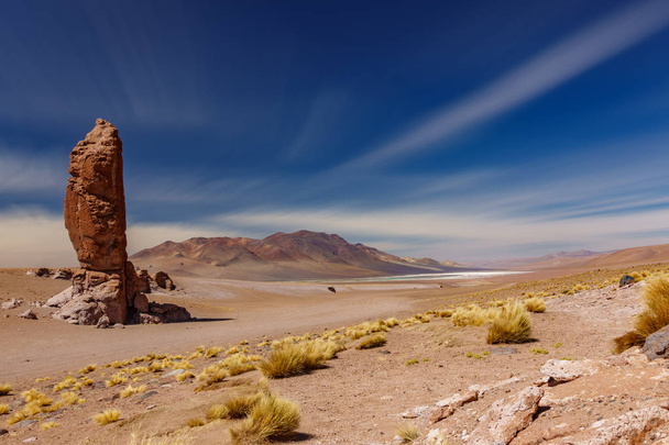 Formazione di pietra Pacana Monaci vicino a Salar De Tara, deserto di Atacama, lunga esposizione
 - Foto, immagini