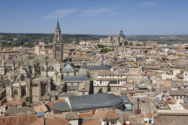 Tradycyjne hiszpańskie średniowieczne miasto Toledo z punktu widokowego - Zdjęcie, obraz