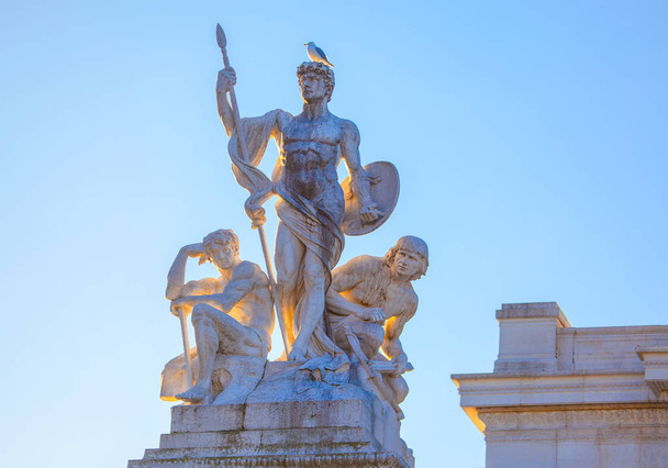 Τρία μαρμάρινα αγάλματα, της πόλης της Ρώμης  - Φωτογραφία, εικόνα