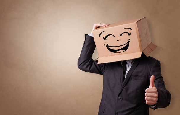 Young man  with cardboard box on his head - Foto, Imagen