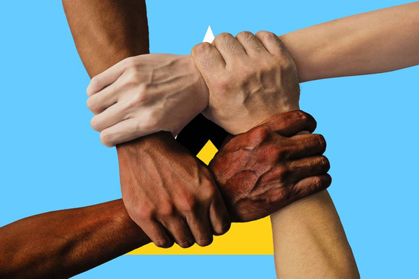 Bandera de Santa Lucía, integración de un grupo multicultural de jóvenes
 - Foto, imagen
